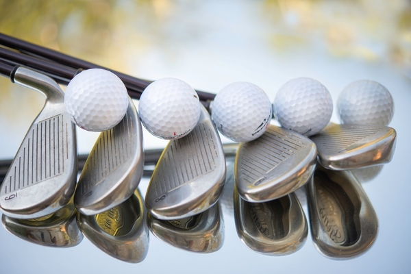 Feature image of golf clubs and golf balls