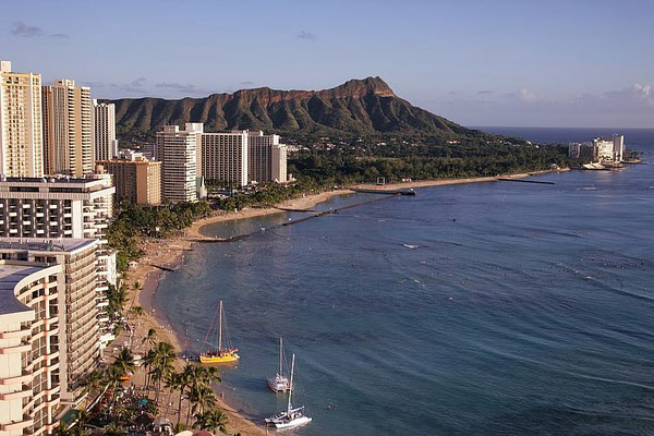 coastline view of beach and hotels in Honolulu, Hawaii
