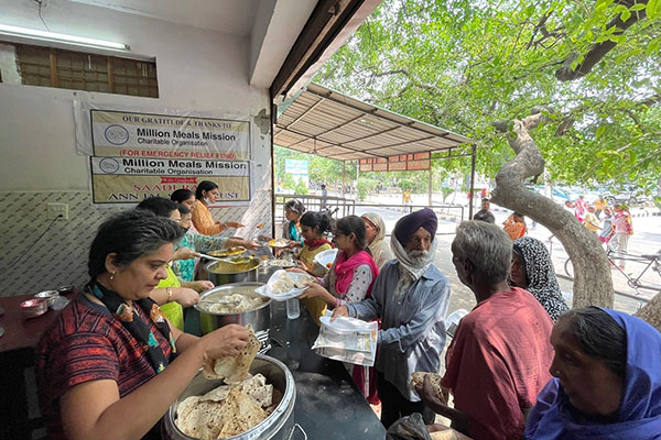 Volunteers preparing and serving meals at a food distribution center in Ludhiana, Punjab, India