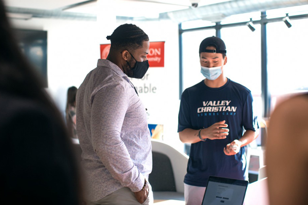 Students present their ideas at the Sept. 9 kickoff event hosted by Entrepreneurship at Cornell.