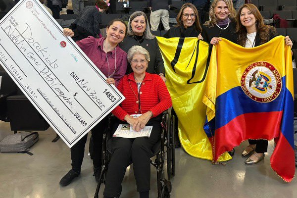Natalia Cano holding the check, with Lourdes Casanova, Gail Cañizares, Monica Pachon, and Veneta Andonova.