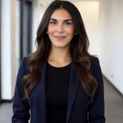 Ella newheadshot web